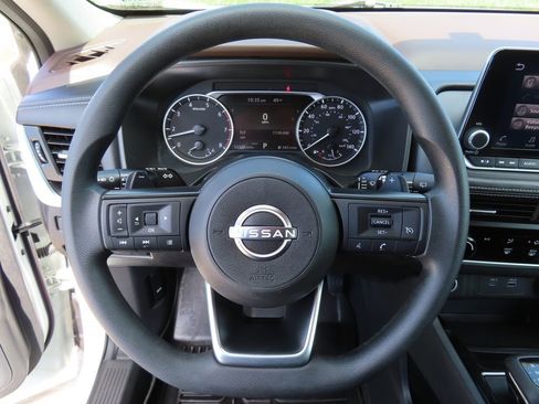 Used 2023 Nissan Rogue S AWD/4WD image 9