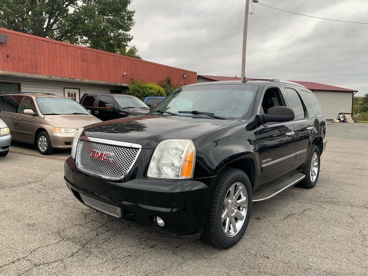 Used 2011 GMC Yukon Denali AWD/4WD image 2