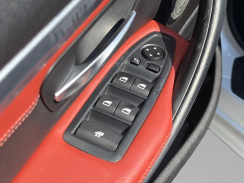Used 2017 BMW M4 Convertible RWD image 29