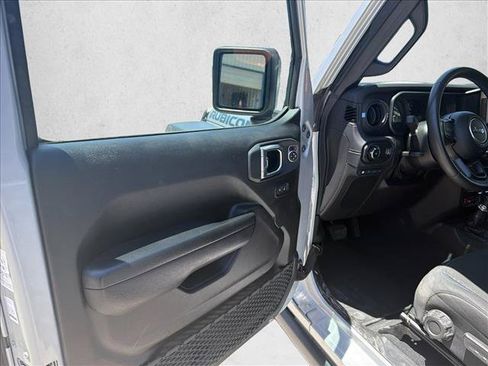 Used 2024 Jeep Wrangler Unlimited Rubicon 4xe AWD/4WD image 10