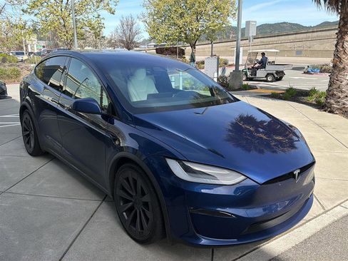Used 2022 Tesla Model X Plaid image 4