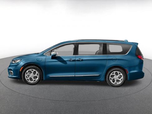 Used 2023 Chrysler Pacifica Touring-L FWD image 3