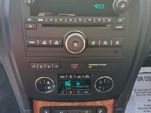 Used 2011 Buick Enclave CXL image 17