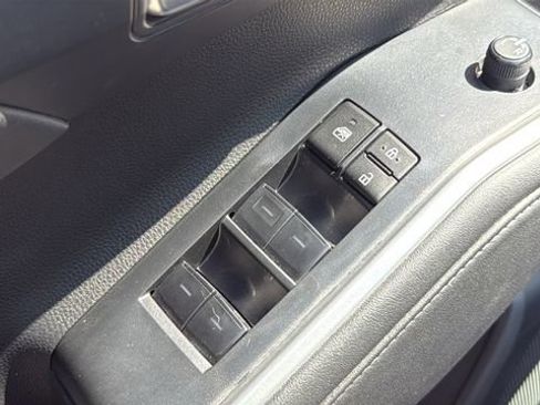 Used 2024 Toyota Highlander XLE AWD/4WD image 18