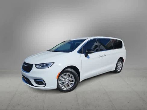 New 2026 Chrysler Pacifica Select FWD image 1
