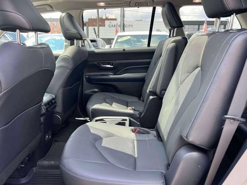 Used 2024 Toyota Grand Highlander AWD image 13