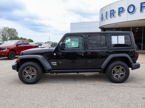 Used 2019 Jeep Wrangler Unlimited Sport S AWD/4WD image 2