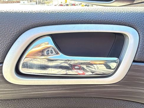 Used 2021 Jeep Grand Cherokee Laredo X image 18