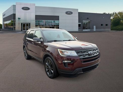 Used 2019 Ford Explorer XLT w/ Equipment Group 202A FWD image 2