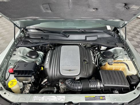 Used 2005 Chrysler 300 C w/ Navigation & Sound Group II RWD image 32
