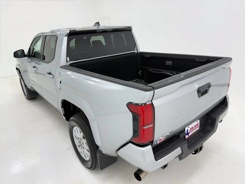 Used 2025 Toyota Tacoma SR5 AWD/4WD image 38