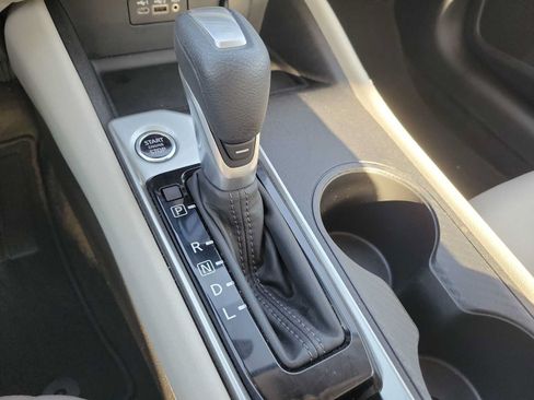Used 2025 Nissan Altima 2.5 SV FWD image 21