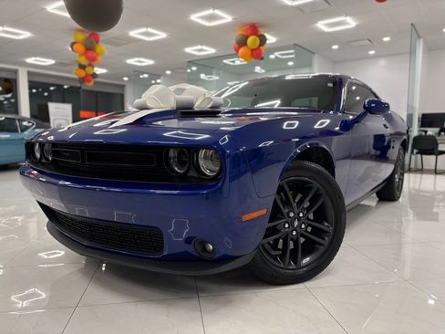 Used 2019 Dodge Challenger SXT w/ Plus Package image 1