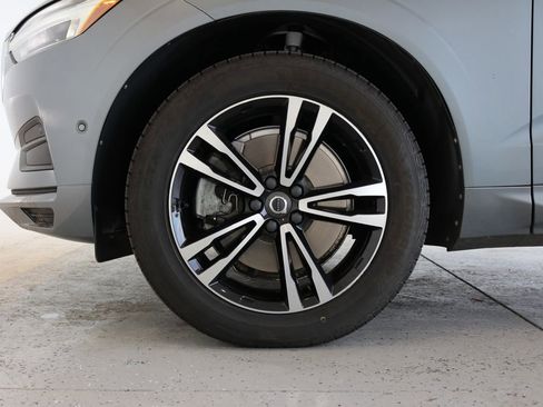 Used 2018 Volvo XC60 T6 Momentum w/ Vision Package image 46