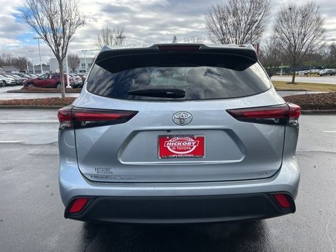 Used 2024 Toyota Highlander XLE image 6