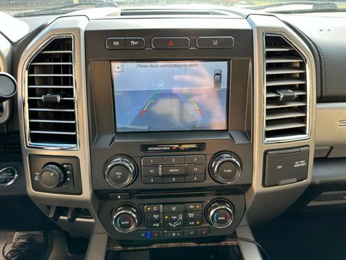 Used 2017 Ford F250 Lariat w/ Lariat Ultimate Package AWD/4WD image 16
