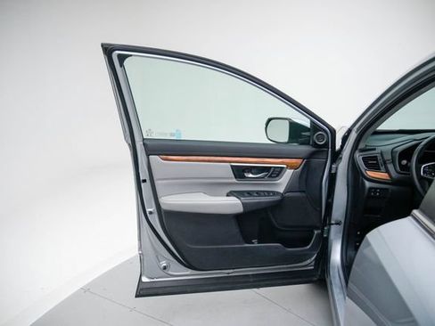 Used 2018 Honda CR-V Touring image 10
