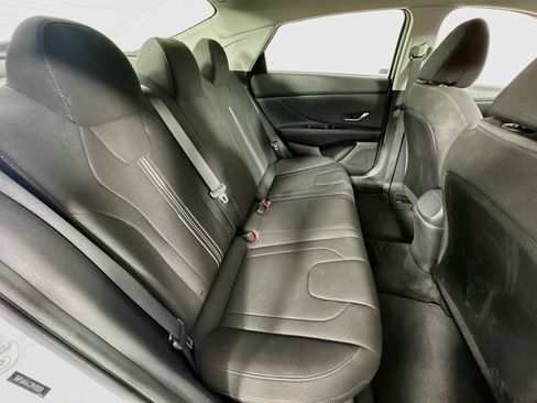 Used 2023 Hyundai Elantra SEL w/ Preferred Accessory Package FWD image 24