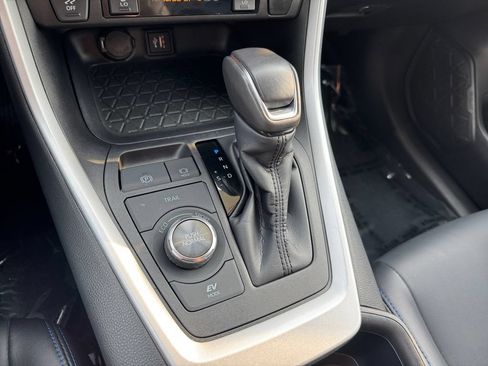 Certified 2025 Toyota RAV4 XSE AWD/4WD image 25