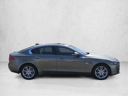 Used 2018 Jaguar XE Premium AWD/4WD image 4