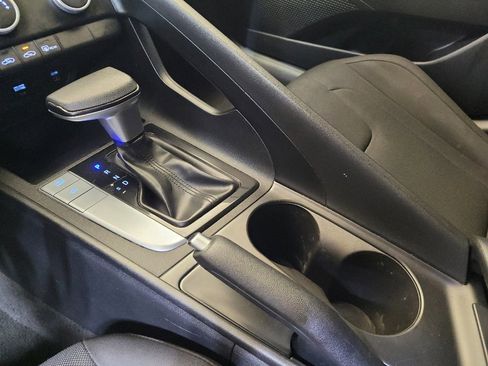 Used 2025 Hyundai Elantra SE FWD image 26
