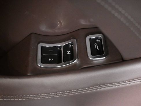 Used 2022 Bentley Bentayga AWD/4WD image 33