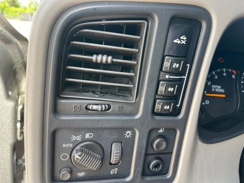 Used 2007 GMC Sierra 2500 SLT w/ Heavy-Duty Power Package AWD/4WD image 19