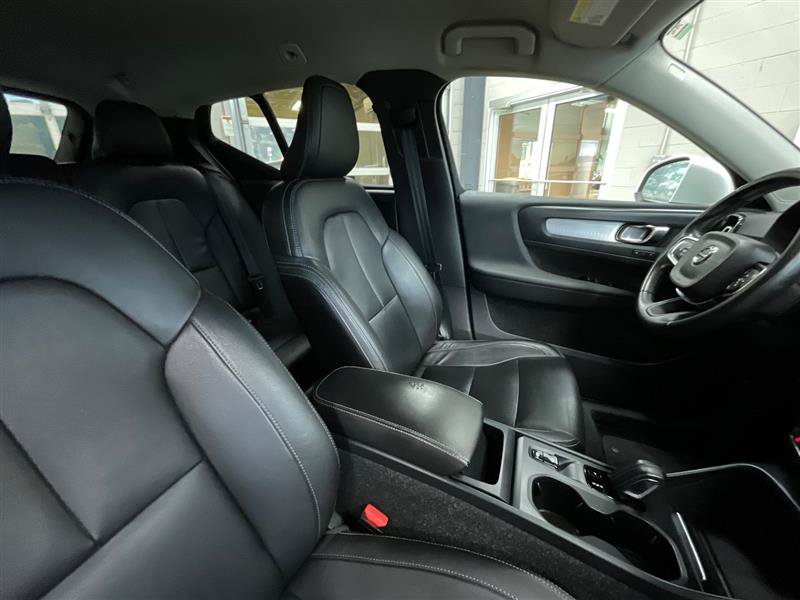 Used 2021 Volvo XC40 T4 Momentum FWD image 28