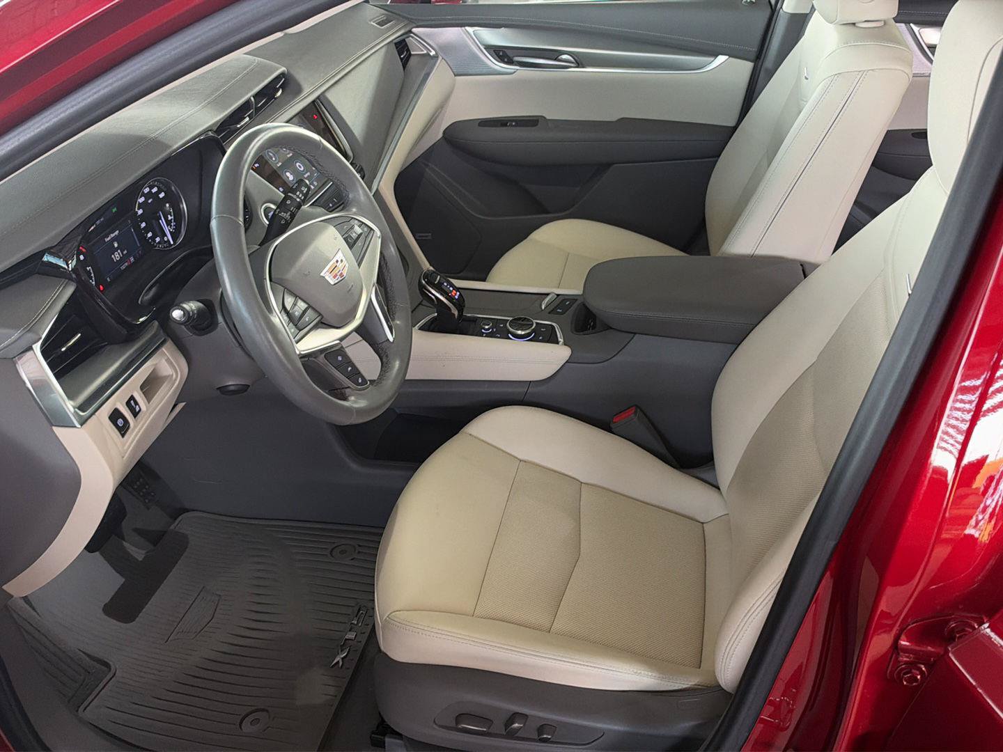 Used 2025 Cadillac XT5 Premium Luxury AWD/4WD image 10