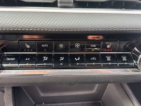Used 2025 Chevrolet Equinox LT w/ Convenience Package II FWD image 26