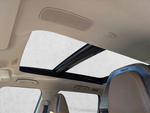 Used 2025 INFINITI QX80 Sensory image 16