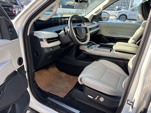 New 2026 Lincoln Navigator L Premier AWD/4WD image 24