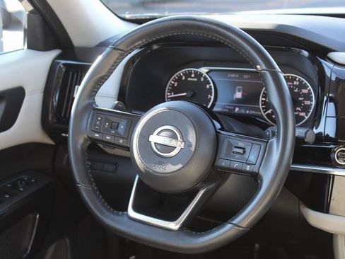 Used 2023 Nissan Pathfinder SV image 22