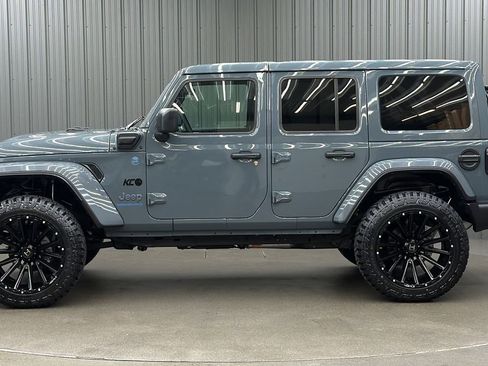 Used 2025 Jeep Wrangler Unlimited Sahara w/ Safety Group image 2