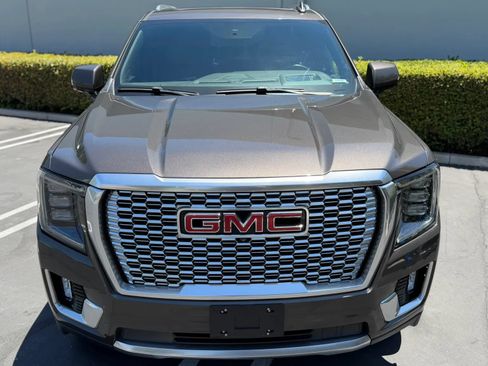 Used 2021 GMC Yukon Denali w/ Denali Premium Package AWD/4WD image 3