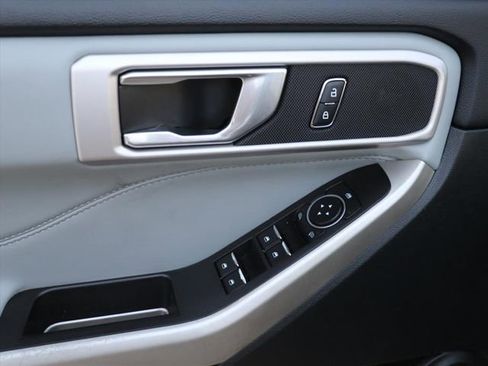 Used 2022 Ford Explorer XLT w/ Equipment Group 202A image 21