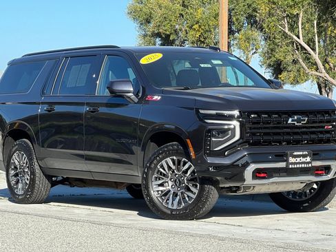 Used 2025 Chevrolet Suburban Z71 AWD/4WD image 2