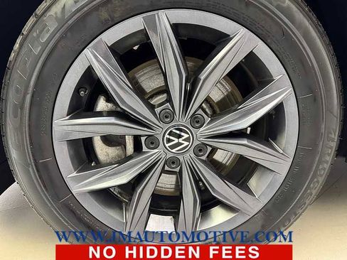 Used 2024 Volkswagen Tiguan SE image 9