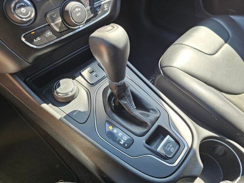 Used 2019 Jeep Cherokee Latitude Plus image 39