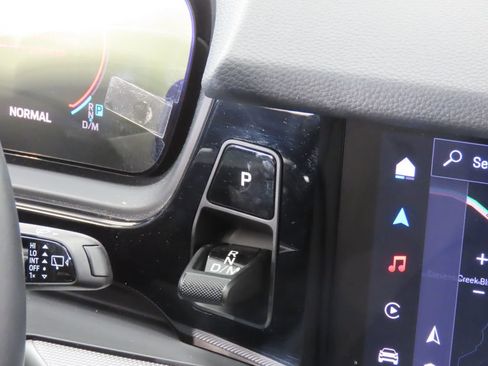 Certified 2024 Porsche Cayenne AWD/4WD image 25