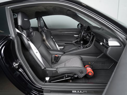 Used 2016 Porsche 911 R image 23