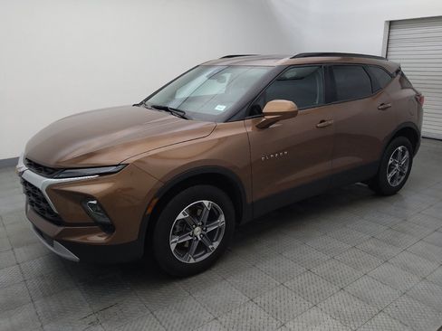 Used 2024 Chevrolet Blazer LT w/ Convenience Package FWD image 2