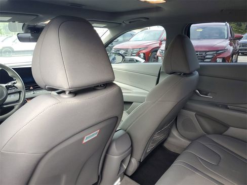 Used 2025 Hyundai Elantra SEL image 10