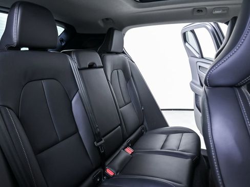 Certified 2025 Volvo XC40 B5 Core image 23