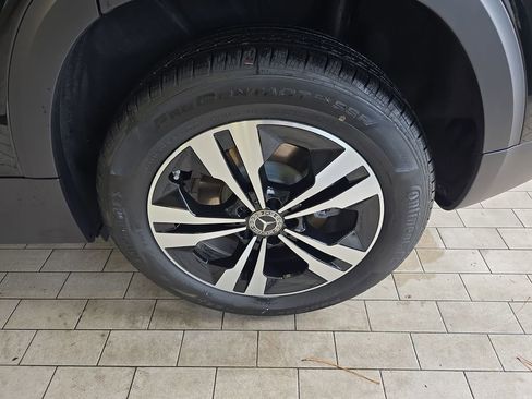 Certified 2025 Mercedes-Benz GLB 250 image 33