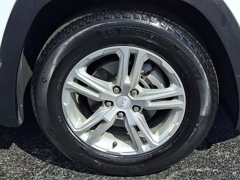 Used 2024 GMC Terrain SLE FWD image 8