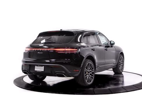 Certified 2026 Porsche Macan AWD/4WD image 7