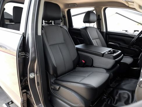 Used 2019 Nissan Titan S w/ S Utility Package image 32