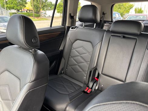 Used 2025 Volkswagen Atlas SE AWD/4WD image 41