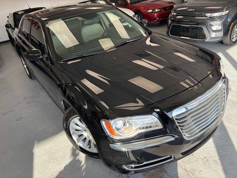 Used 2014 Chrysler 300 image 8